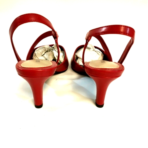 New Easy Street Slingback Size 7 Heels Dark Red Asymmetrica Upper Design - Picture 3 of 9